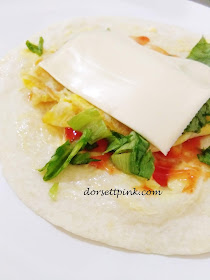 http://www.dorsettpink.com/2018/10/breakfast-recipe--tortilla-wrap-omelet.html