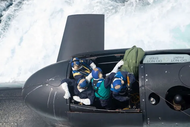 Las mejores fotos del Submarino Scorpene Chileno operando con Helicópteros de la USNavy