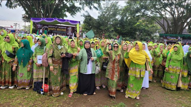 Mengikuti Apel Abadan, Suad Ketua Muslimat Temanggung Menyampaikan:  Muslimat siap menjadi penggerak demi kemajuan NU