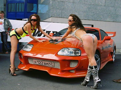 couple_sexy_girls_and_fast_car