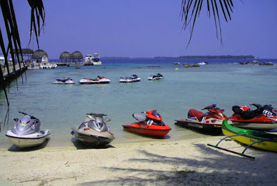  menjadi pilihan menarik untuk menikmati udara higienis dan hembusan angin di tepi pantai de 10 Wisata Pulau Seribu yang Indah dan Wajib di Kunjungi