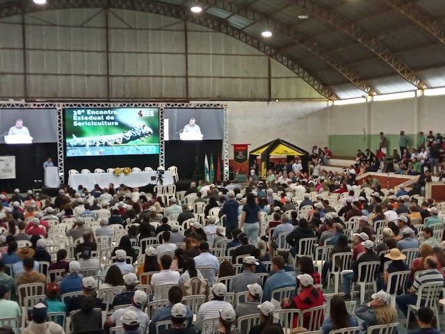 Produtores de Fênix participam do 38º Encontro Estadual de Sericicultores