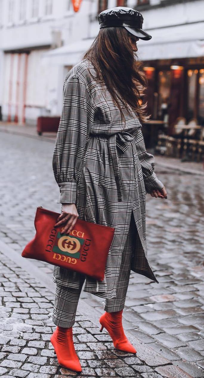 fashionable outfit idea to copy ASAP / hat + red boots + clutch + plaid set