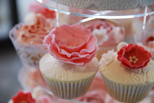 Elegant White Wedding Cupcakes To see daily pictures recipes 