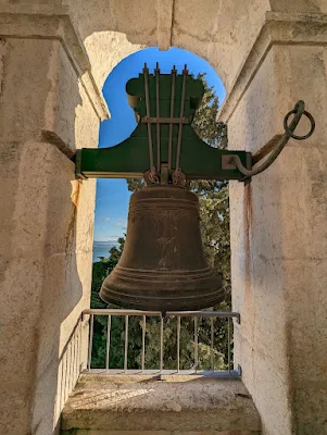 Bell atop Torre da Igreja do Castelo de São Jorge