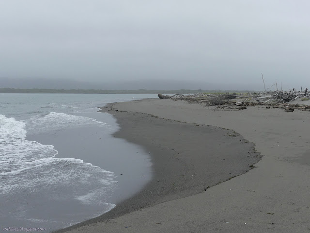 sand dropping to water