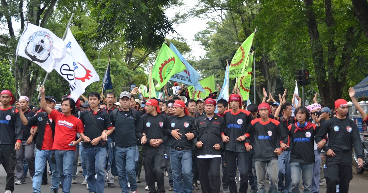 26 September 2013 Kawal Gugatan UMK di PTUN Bandung 