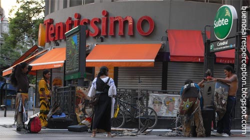 Indio buskers preparing for the big gig in Calle Florida, Buenos Aires