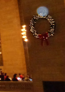 orb on wreath