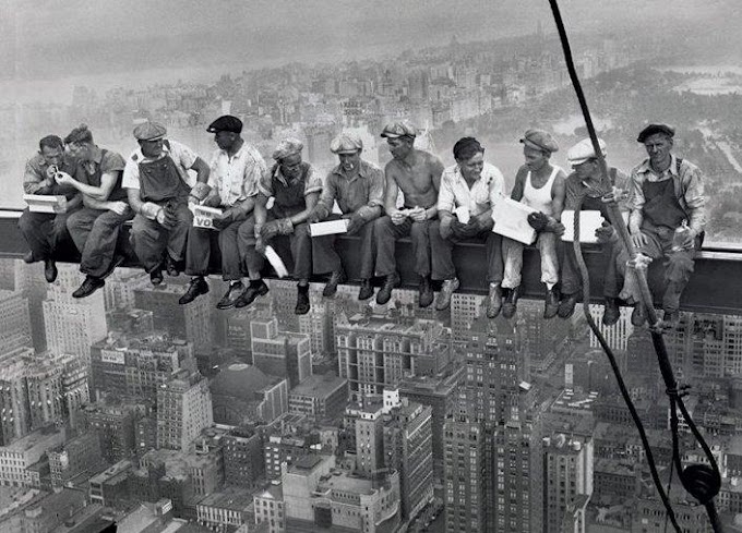 El día en que trabajadores recrearon en Londres una foto de 1932 tomada en Nueva York. (10/10/2011)