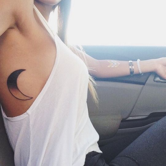 27 Tatuagens femininas delicadas, sexys e sensuais para inspiração