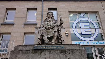 La statue de Colbert devant le Rectorat de Reims