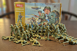 Rare find at a fleamatket, dead cheap Airfix 1:32 scale American  Infantry Brown box first series