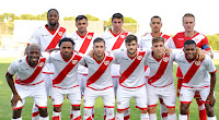 RAYO VALLECANO DE MADRID - Temporada 2018-19 - Abdoulaye Ba, Dorado, Santi Comesaña, Sergio Moreno y Alberto; Advíncula, Lass, Embarba, Pozo, Joni y Akieme. REAL VALLADOLID C. F. 2 (Waldo 2) RAYO VALLECANO DE MADRID 0. 08/08/2018. Partido amistoso. Iscar, Valladolid, campo de San Miguel.