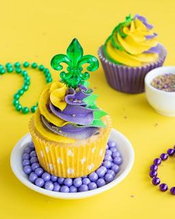 mardi gras cupcake