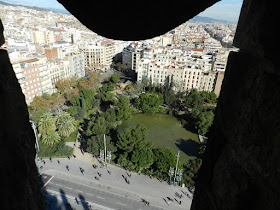 Praças para curtir Barcelona - Plaça de Gaudì