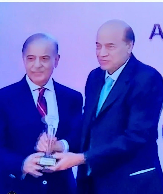 The Chairman of Siddiqsons Group Receives 4th Highest Taxpayer Award from the Prime Minister of Pakistan     Islamabad, March 26: Today, Prime Minister Shehbaz Sharif presented awards to 65 leading exporters and compliant taxpayers in a ceremony held at the PM Office. Among the recipients, Mr. Tariq Rafi, the Chairman of Siddiqsons Group, was recognized as the 4th highest taxpayer by the Prime Minister.     Established in 1959, Siddiqsons Group has excelled in various sectors including Textile & Denim Manufacturing, Real Estate & Construction, Tinplate Manufacturing & Tin-Can Packaging, and Dairy Industries, expanding its presence globally.     The ceremony saw the distribution of approximately 40 awards to top exporters in sectors like textiles, sports, surgical goods, pharmaceuticals, foods, and steel. Moreover, awards were presented to taxpayers who contributed significantly through their income tax payments in various categories such as companies, AOPs, and individual taxpayers.     The government also acknowledged Small and Medium Enterprises (SMEs) and first-time filers who made substantial contributions to the national treasury, offering special incentives to those who made significant tax payments.     Noteworthy features of the Prime Minister's awards for compliant taxpayers and exporters included recognizing (i) top IT exporters, (ii) large exporters in sectors other than textiles, (iii) first-time exporters with export values exceeding $10 million, (iv) exporters of non-traditional products, (v) women exporters, and (vi) those with the highest growth compared to the previous year.     Compliant taxpayers were acknowledged based on criteria such as (i) highest individual income taxpayers, (ii) AOPs and companies with the highest tax contributions, (iii) overall highest taxpayers, (iv) new taxpayers with substantial tax payments, (v) business income taxpayers with significant growth, (vi) entrepreneur taxpayers, (vii) SMEs, (viii) taxpayers with substantial foreign direct investment (FDI), and (ix) entrepreneurs from underdeveloped regions.