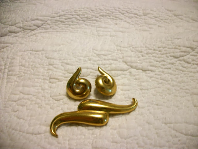Vintage swirl earring and brooch set, Adventures in the Past Blog