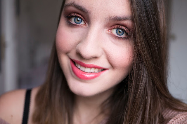 Orange make-up for blue eyes