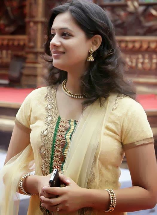 Marathi Actress Heroine Spruha Shirish Joshi Photos 