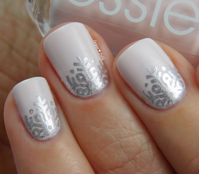 Essie winter 2015 Aprés Chic mit Peak Show Weihnachts Nail Art