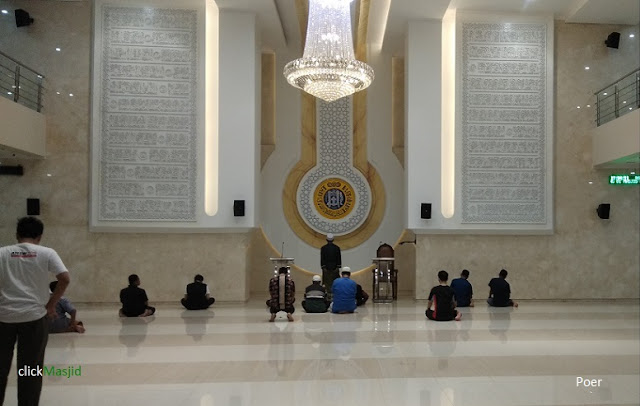 Ruang Utama Masjid Ulul Azmi Unair