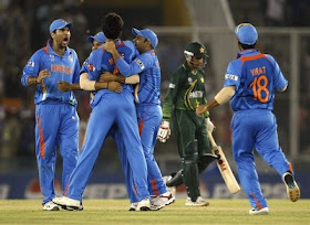 Yuvraj enjoys wicket of Younus Khan