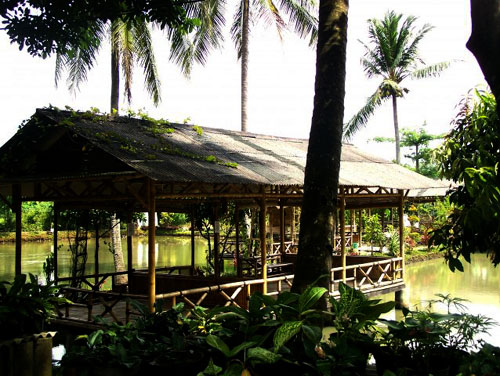 Pondok Rizki, Perpaduan Restauran dan Tempat Memancing 