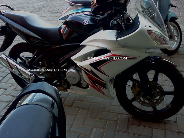 DIJUAL Full Fairing R15 Vixion tinggal pasang DIJUAL Full Fairing R15 Vixion tinggal pasang