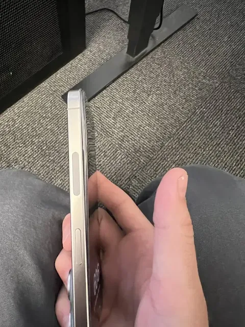 iPhone 15 Pro battery swelling