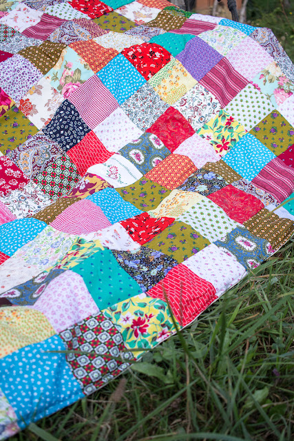 DIY Patchworkdecke aus Stoffresten nähen