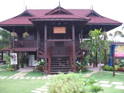 Rumah Kayu Minimalis