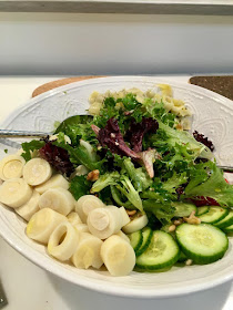 Dinner salad with hearts of palm