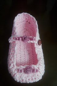 Sapato bonequinha de Crochê para bebê  feito por Pecunia MillioM