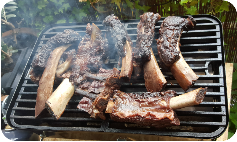 Zuvor geschmorte beef ribs mit wokspice-rub auf dem Grill | Arthurs Tochter kocht von Astrid Paul