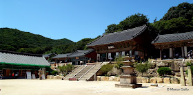 TEMPLO BUDISTA BEOMEOSA. BUSAN, COREA DEL SUR