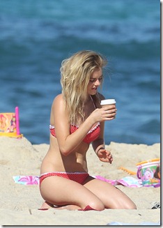 Samara-Weaving-Red-Bikini-Pictures-In-Sydney-09