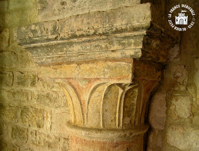 MONTBARD (89) - Cloître roman de l'abbaye de Fontenay