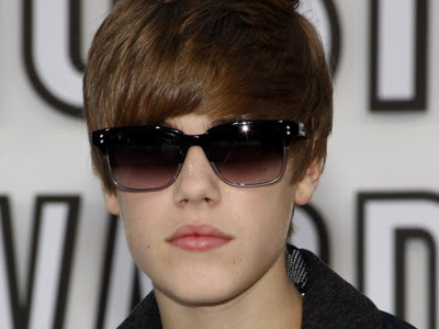justin bieber face pictures. justin bieber face. face in it
