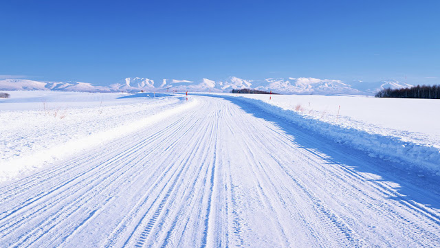 Free Download Winter Snowy Road HD Wallpapers for iPhone 5