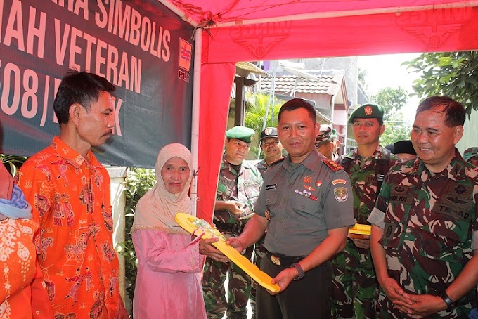 Dandim Depok Serahkan Kado Tahun Baru Buat Veteran