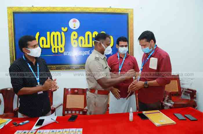 Kasaragod, News, Kerala, Identification cards distributed to journalists in Vellarikund.