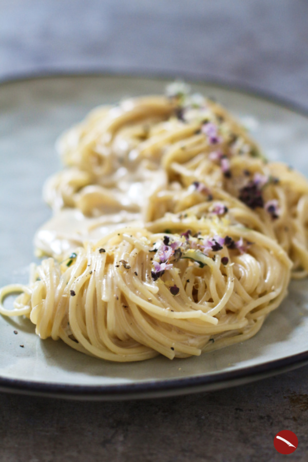 Spaghetti in cremiger Zitronen-Parmesan-Sauce aus der hocharomatischen Amalfi-Zitrone #spaghetti #italienische_rezepte #italienischkochen #thermomix #pastalover #pasta #amalfi #zitronensauce #parmesansauce #käse #foodblogger #rezepte #foodphotography #rheinhessen