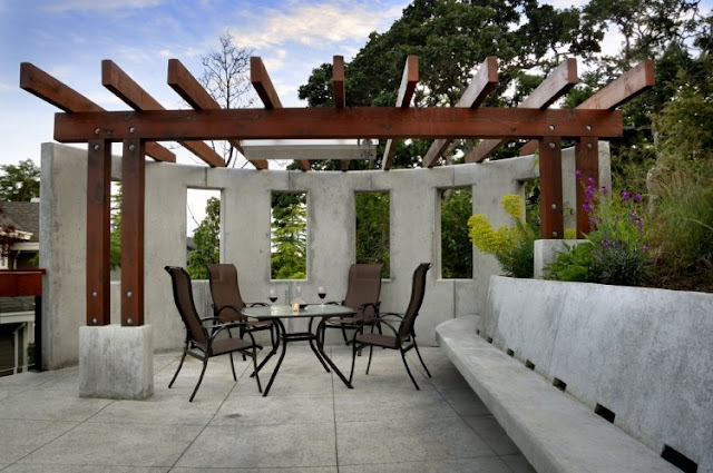 Photo of shaded terrace and round furniture of an armada house