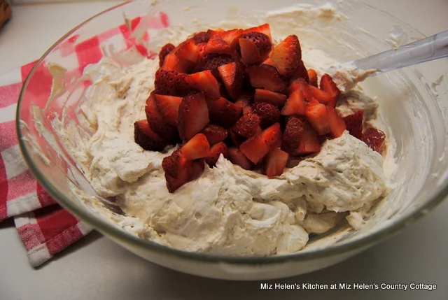 Fresh Strawberry Dip at Miz Helen's Country Cottage