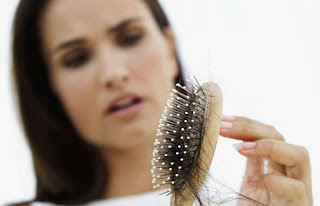 выпадение волос у женщины