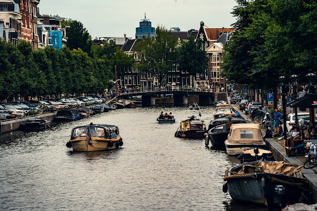 Ambil Canal Cruise di Amsterdam