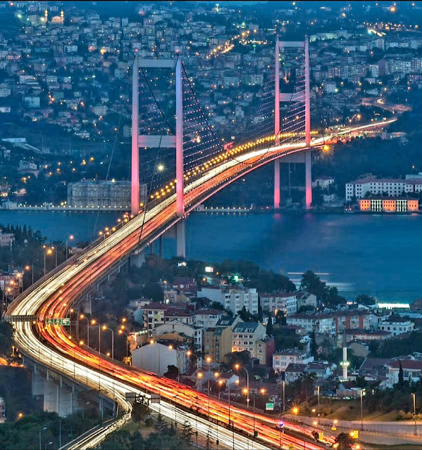 جسر البوسفور(جسر شهداء 15 تموز) في إسطنبول