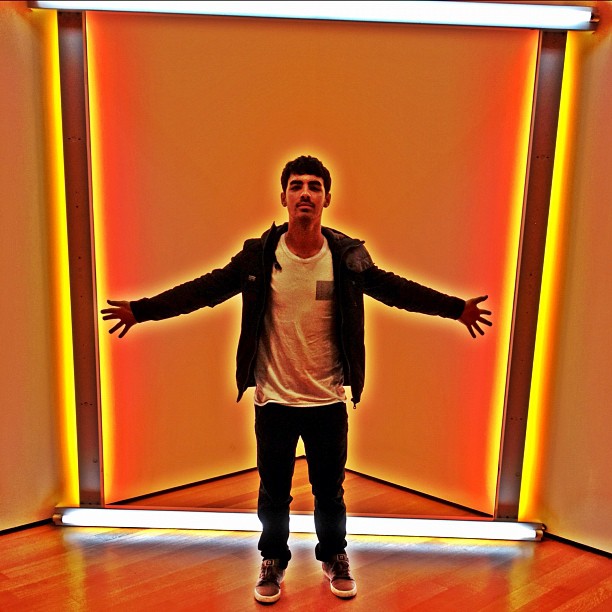 Etiquetas nick jonas Joe Jonas en el Museo de Arte Moderno