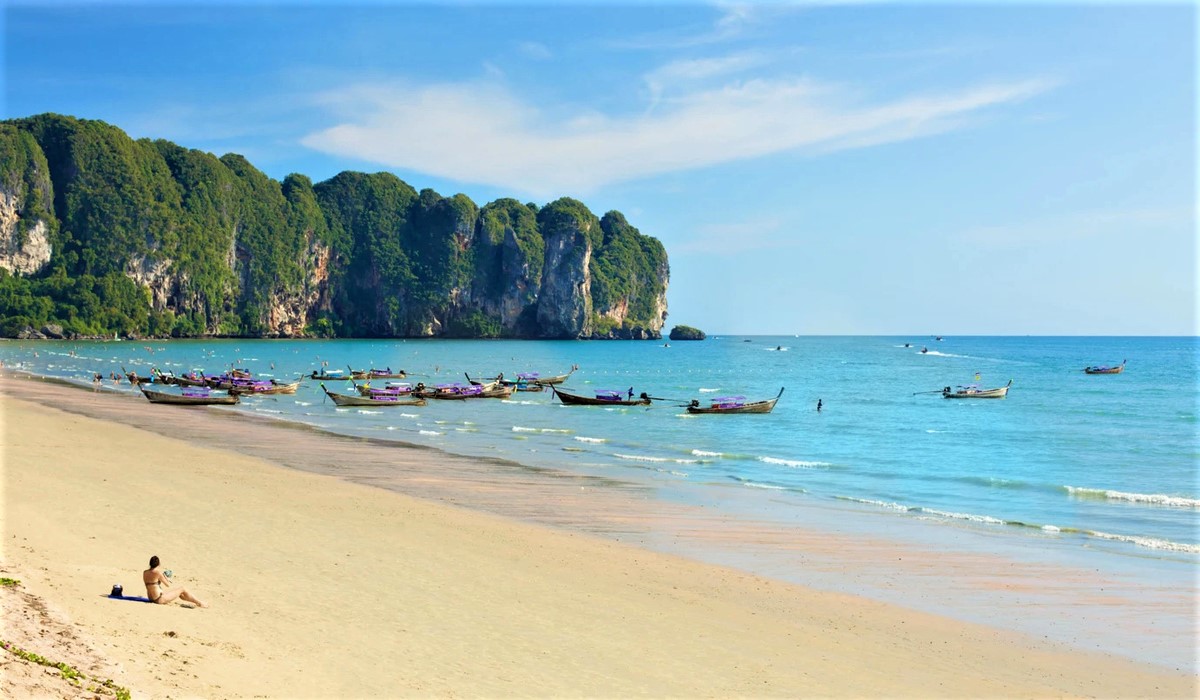 Railay Beach: A Paradise in Thailand for Tacky Tourist